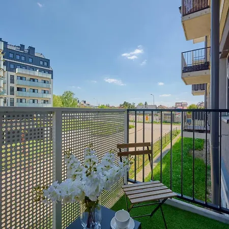 Comfy With Parking & Balcony By Renters Апартаменти Вроцлав