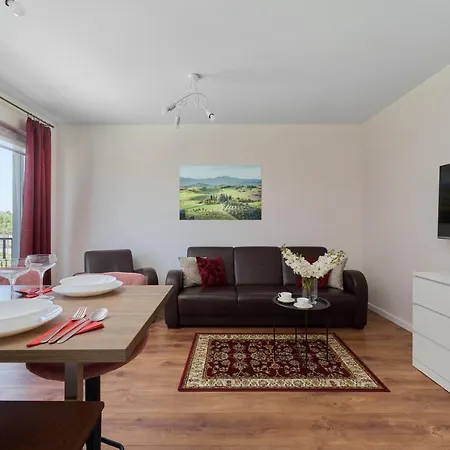 Comfy With Parking & Balcony By Renters Апартаменти