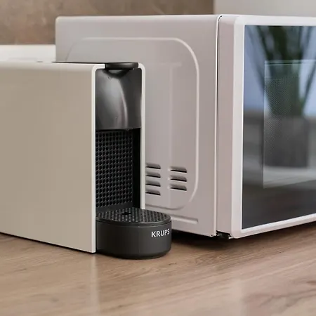 Comfy With Parking & Balcony By Renters