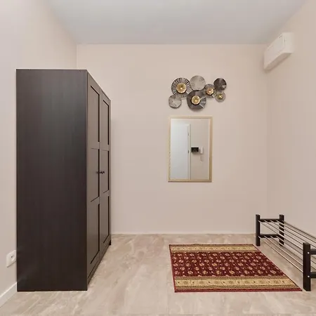 Comfy With Parking & Balcony By Renters アパート